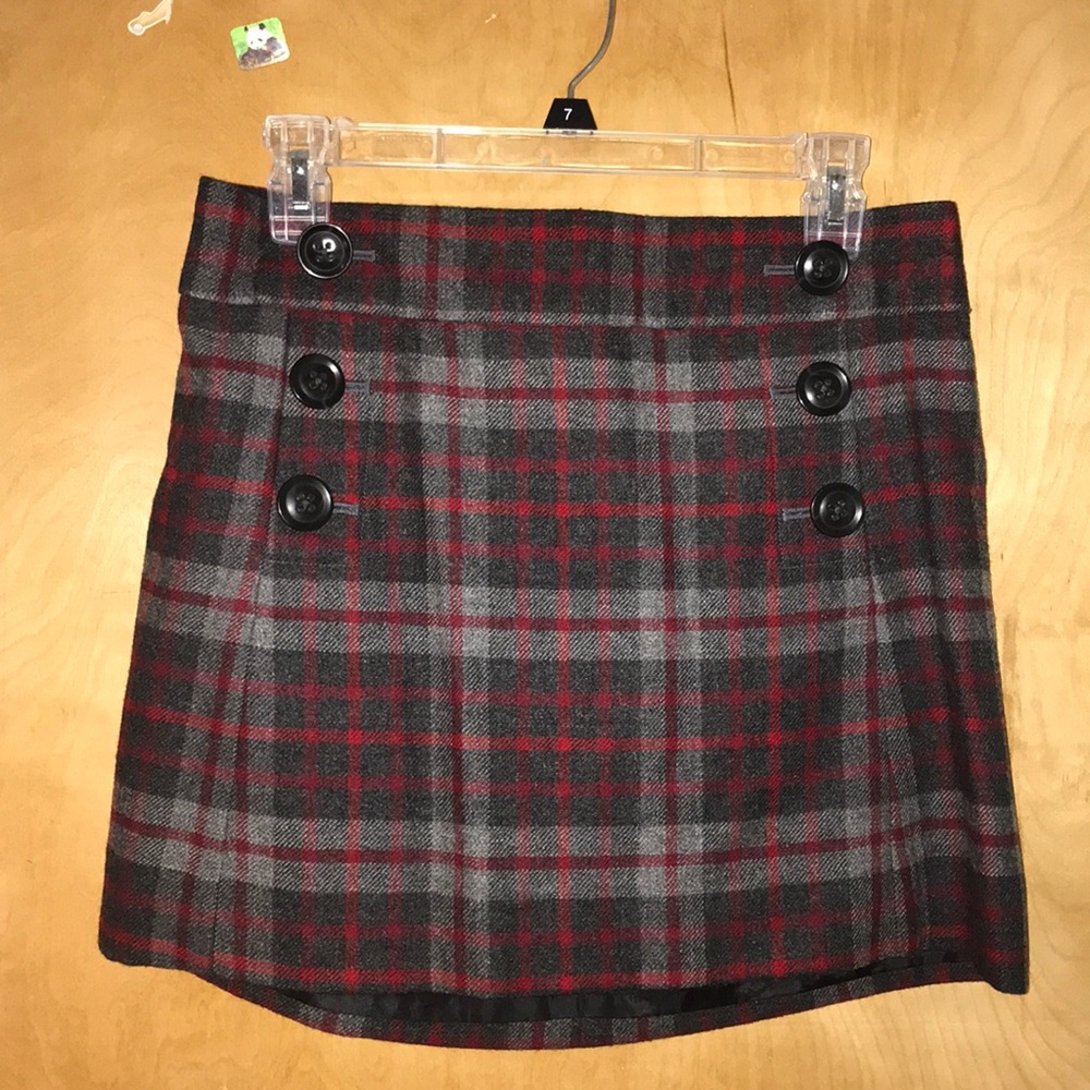 Stripped woolen skirt with buttons